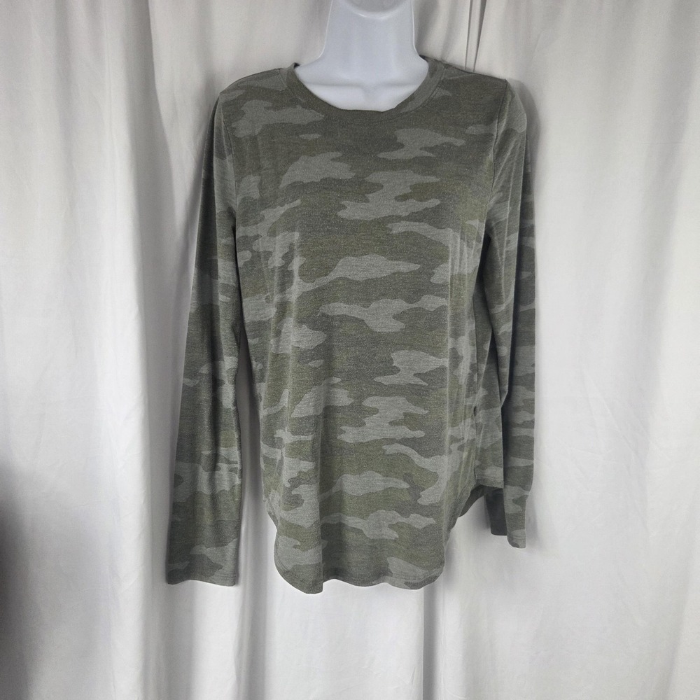 SO Shirt Juniors Medium Green Camo Print Crew Neck Long Sleeve Jersey Tee Top